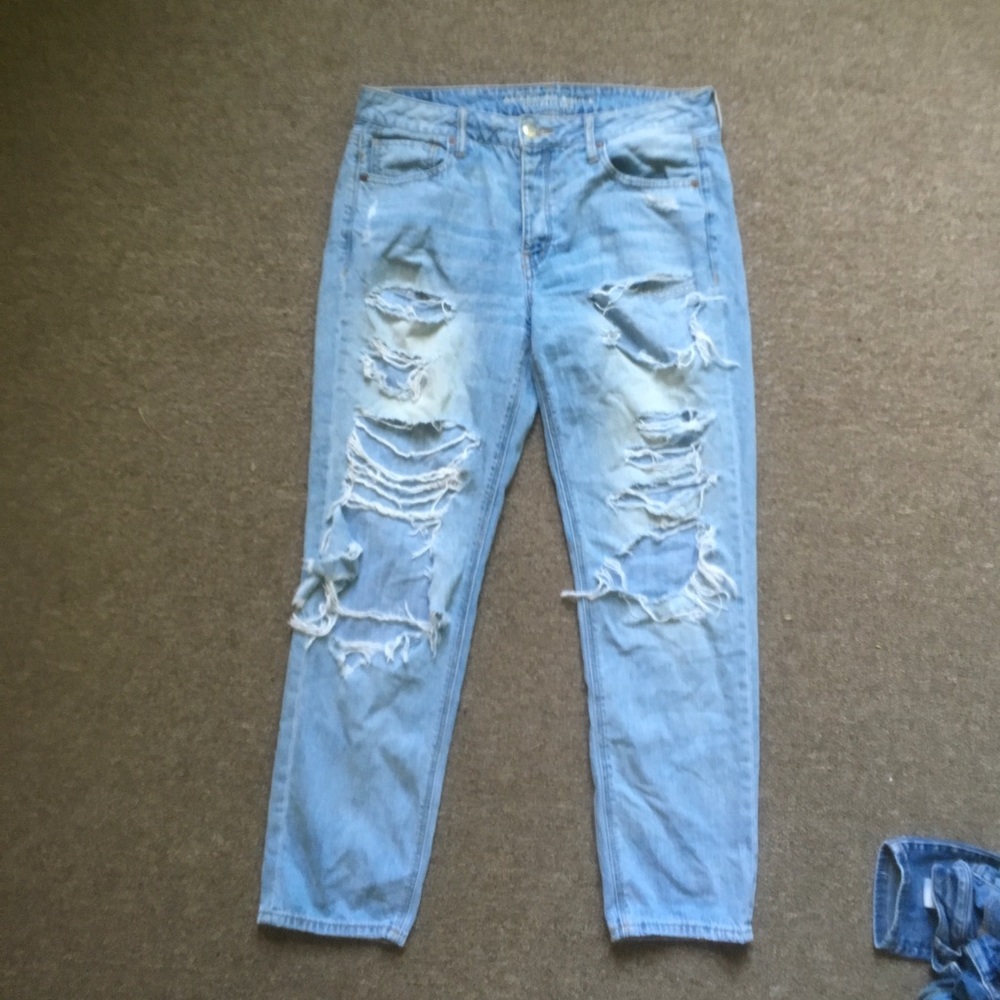 Ripped AE bf jeans with button up